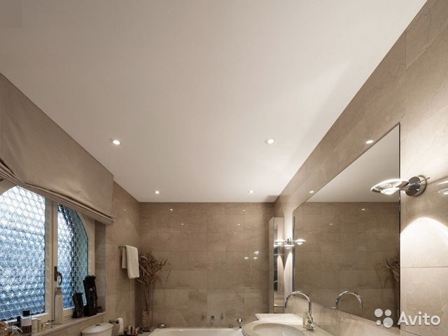 матовый потолок в ванной