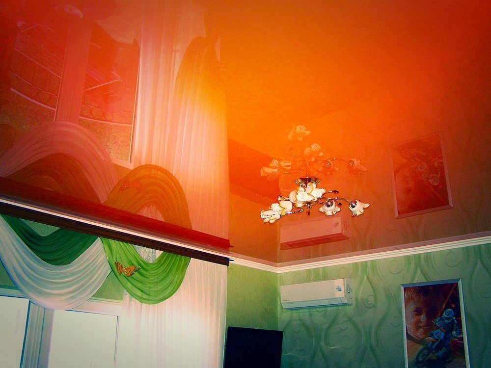 оранжевый глянцевый натяжной потолок