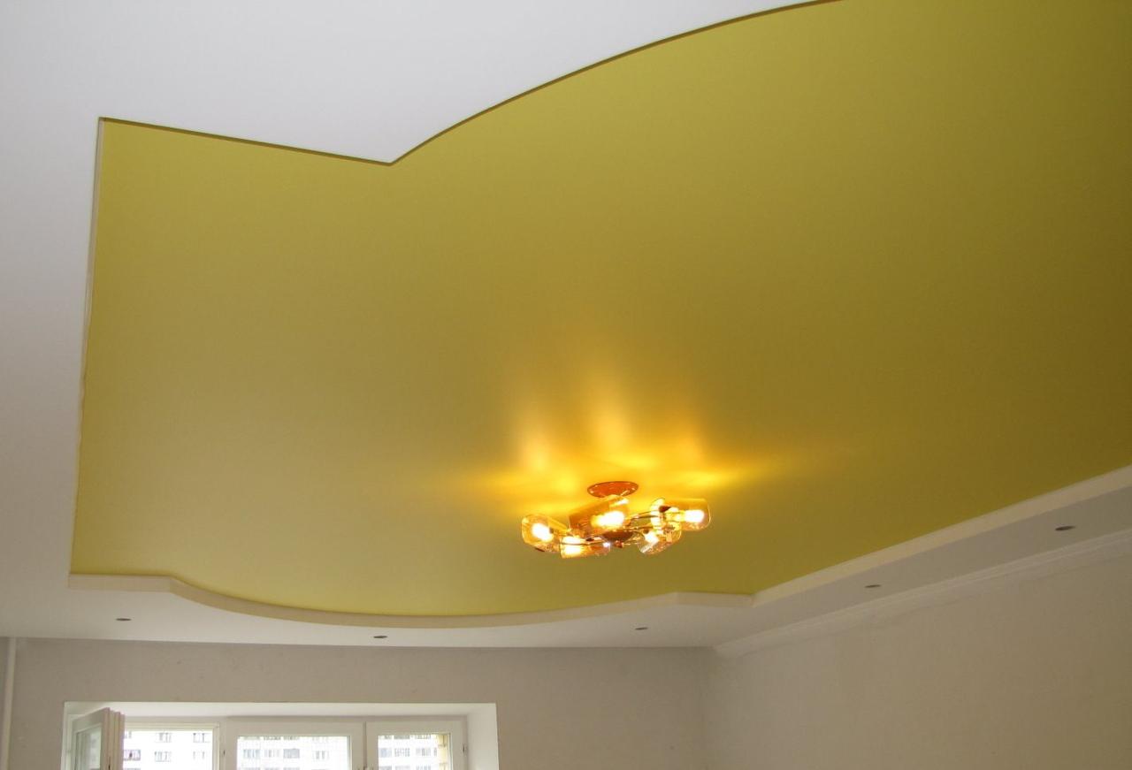 желтый матовый натяжной потолок